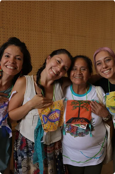 Mujeres del programa compartiendo experiencias culturales